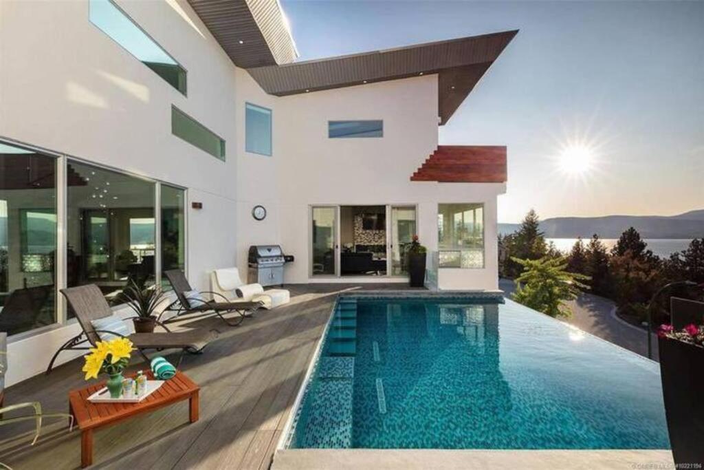 The Infiniti Villa Kelowna Exterior photo