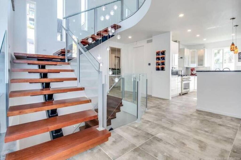 The Infiniti Villa Kelowna Exterior photo