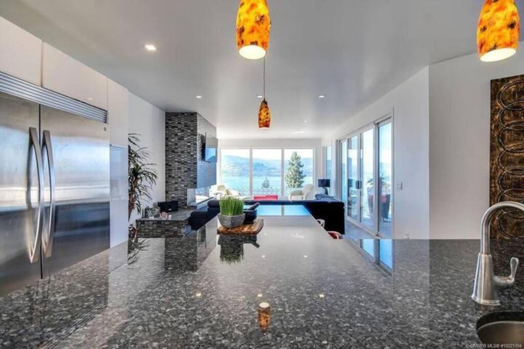 The Infiniti Villa Kelowna Exterior photo